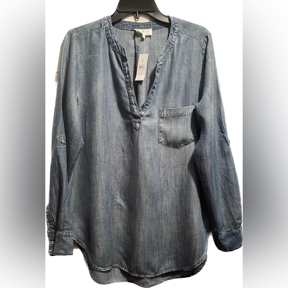 Lou & Grey lightweight denim shirt with sleeve tab. Size medium, NWT